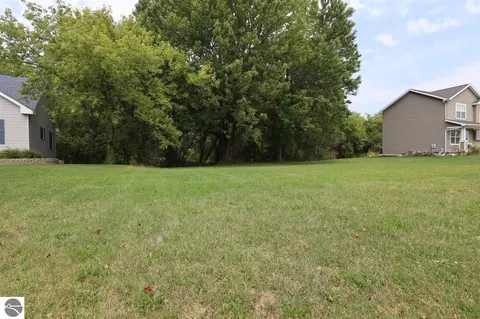 311 Red Maple Ln, Shepherd, MI 48883 photo 3