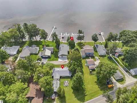 120 Kimel Dr, Cadillac, MI 49601