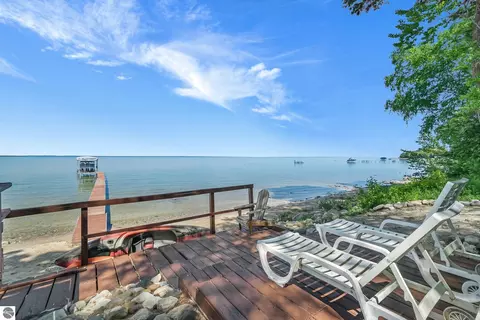 2014 Birchview Dr, Kewadin, MI 49648