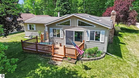 3336 Canal Dr, Hale, MI 48739