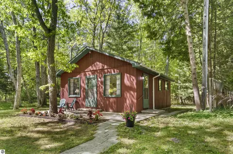 5328 Birch Trl, Honor, MI 49640