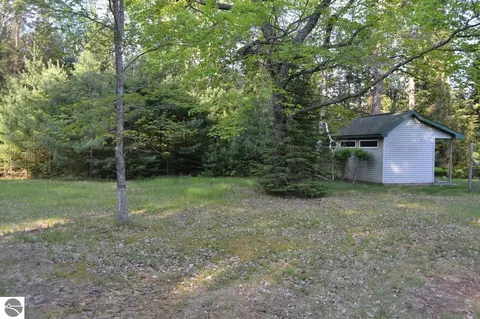 7601 N Cabin Ln, Roscommon, MI 48653