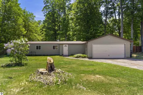 9077 Homestead Rd, Benzonia, MI 49616