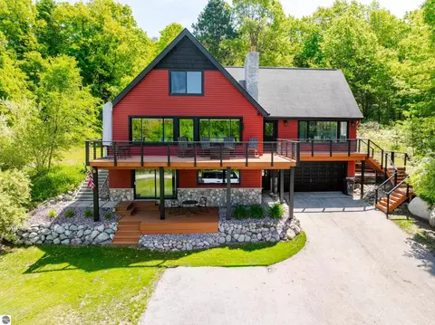 2104 Apple Hill Rd, Traverse City, MI 49686