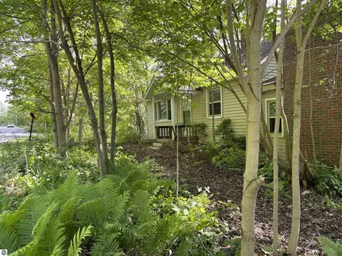 5962 S Lake Leelanau Dr, Traverse City, MI 49684