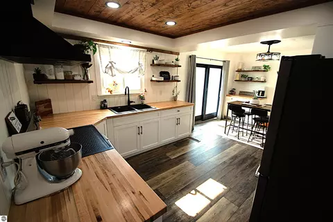 Kitchen - 3109 Lupton Rd, Lupton, MI 48635 photo 3 of 5