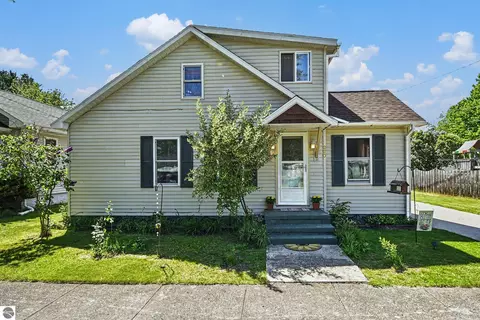 220 2nd Ave, Tawas City, MI 48763