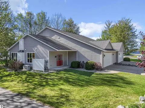 122 Davidsen Shores Dr #18, Cadillac, MI 49601