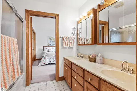 Bath - 8401 S Sullivan Rd, Cedar, MI 49621 photo 3 of 7