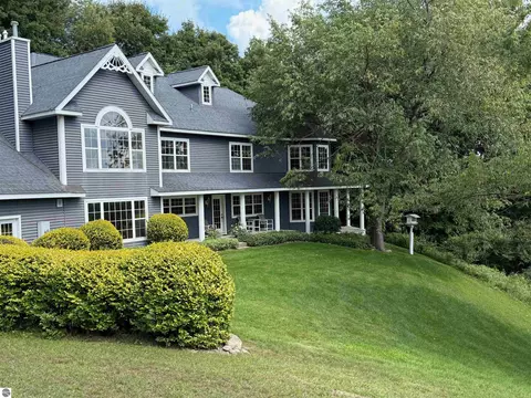 8401 S Sullivan Rd, Cedar, MI 49621