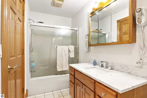 Bath - 8401 S Sullivan Rd, Cedar, MI 49621 photo 4 of 7