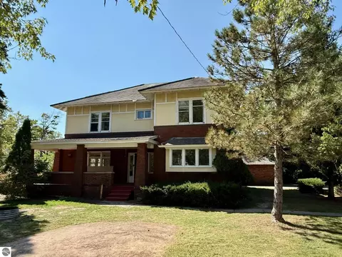 513 E Cass St, Cadillac, MI 49601