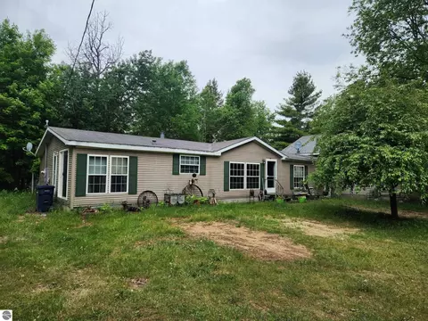 5948 Kniss Rd, Kalkaska, MI 49646
