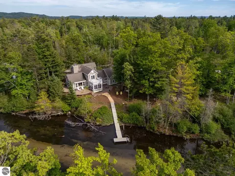 3 Crystal Bnd, Glen Arbor, MI 49636