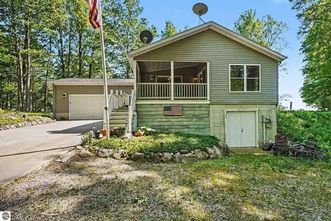 3434 Maple Rdg, Lupton, MI 48635