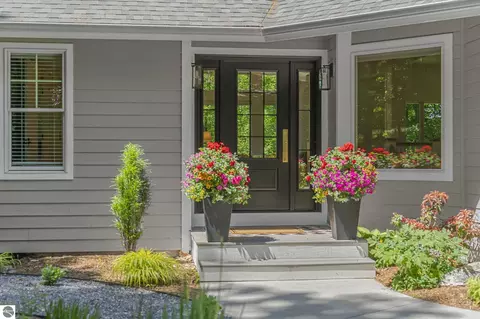 7059 Leorie Dr, Traverse City, MI 49686