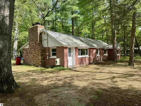 84 N Imperial Dr, Tawas City, MI 48763