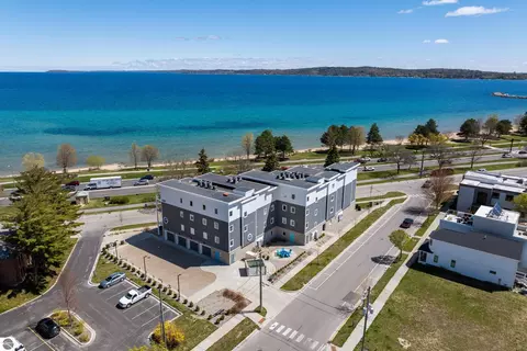 539 Bay St #401, Traverse City, MI 49684