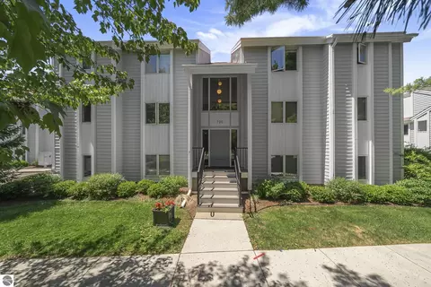 720 Centre Pl #20, Traverse City, MI 49686
