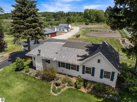 14792 Peninsula Dr, Traverse City, MI 49686