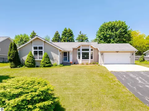 358 Sierra Dr, Traverse City, MI 49685