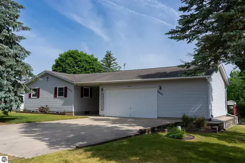 4940 Bayou Dr, Lake, MI 48632