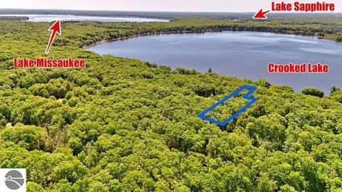 9440 W Oak Dr, Lake City, MI 49651