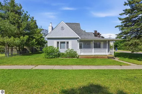 502 S Court Ave, Gaylord, MI 49735