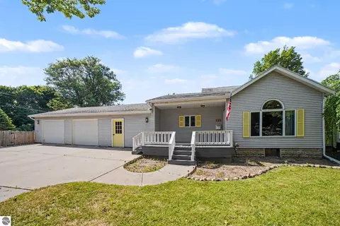 121 W Hazel St, Saint Louis, MI 48880