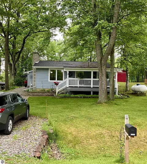 4737 Mary E Dr, Hale, MI 48739