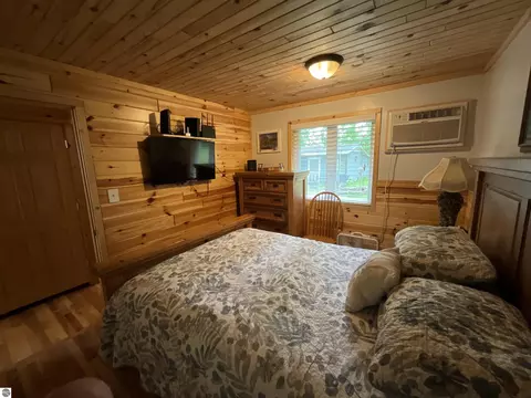 Bedroom - 4737 Mary E Dr, Hale, MI 48739 photo 2 of 4
