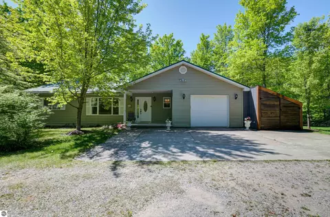 8134 NW Ruttan Rd, Alden, MI 49612