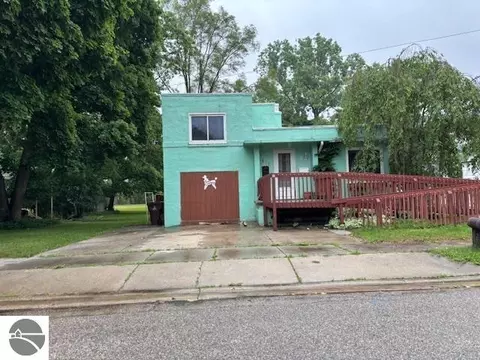 612 Liberty St, Alma, MI 48801