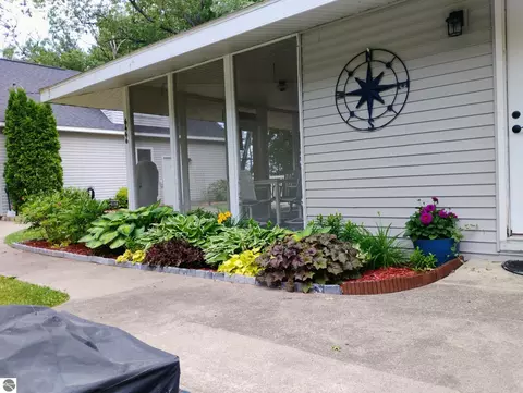 6466 Westshore Dr, Oscoda, MI 48750
