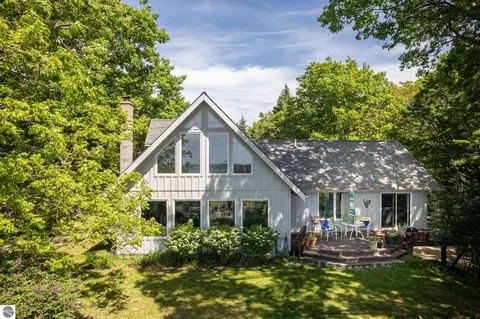 3961 W Cheney Woods Trl, Maple City, MI 49664