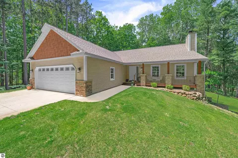 269 Thousand Oaks Dr, Traverse City, MI 49696