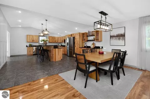 Dining - 2012 Green Dr, Au Gres, MI 48703 photo 2 of 4