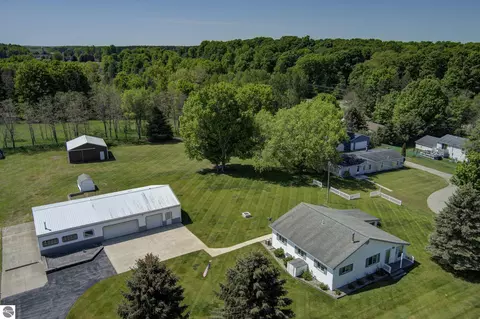 2072 E Potter Rd, Traverse City, MI 49696