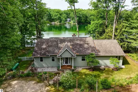 3870 Harolds Rd, Traverse City, MI 49696