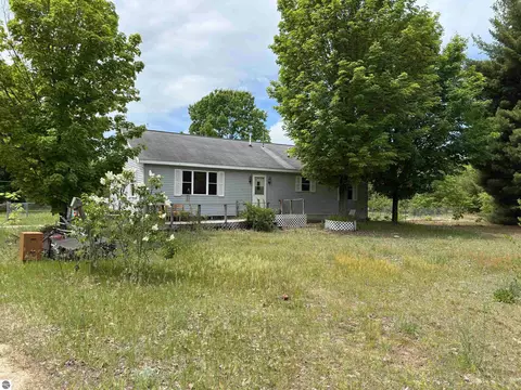 1330 N Betsie River Rd, Interlochen, MI 49643