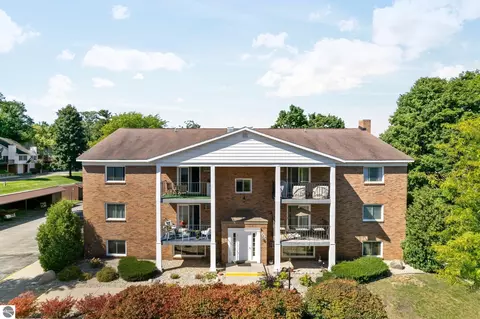 540 Georgetown Dr #27, Traverse City, MI 49684