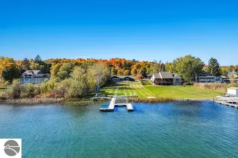 553 S Lake Shore Dr, Lake Leelanau, MI 49653