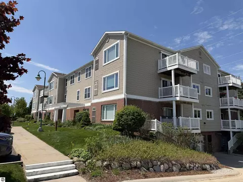 1122 Lake Ridge Dr #301, Traverse City, MI 49684