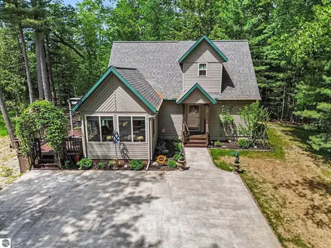 4915 Johnson Ave, Hale, MI 48739