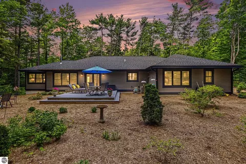 16753 S Sunset Shores Dr, Williamsburg, MI 49690