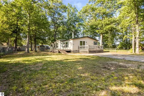 819 Gladewood Ln, Traverse City, MI 49686