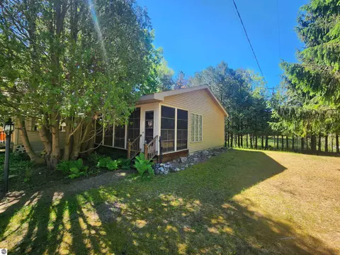 18219 Northwood Hwy, Arcadia, MI 49613