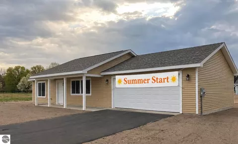 30 Mockingbird Dr #30, Traverse City, MI 49685