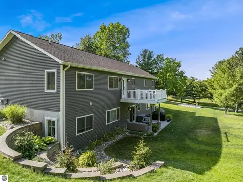 Exterior - 3390 Epps Ln, Traverse City, MI 49686 photo 2 of 9