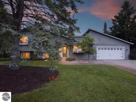 1505 Commerce Pines Dr, Commerce Township, MI 48390